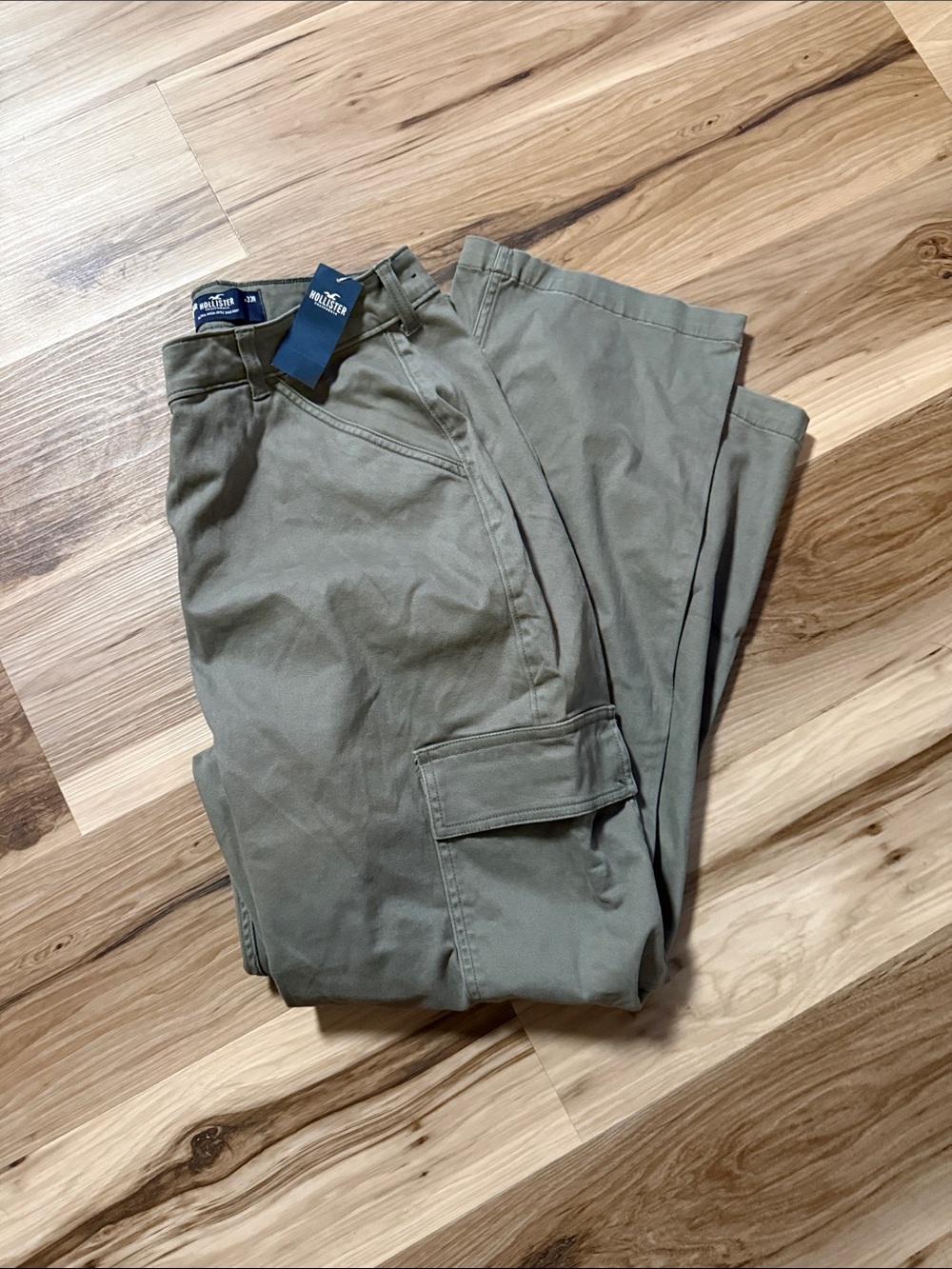 Hollister Women’s Olive Cargo Trousers